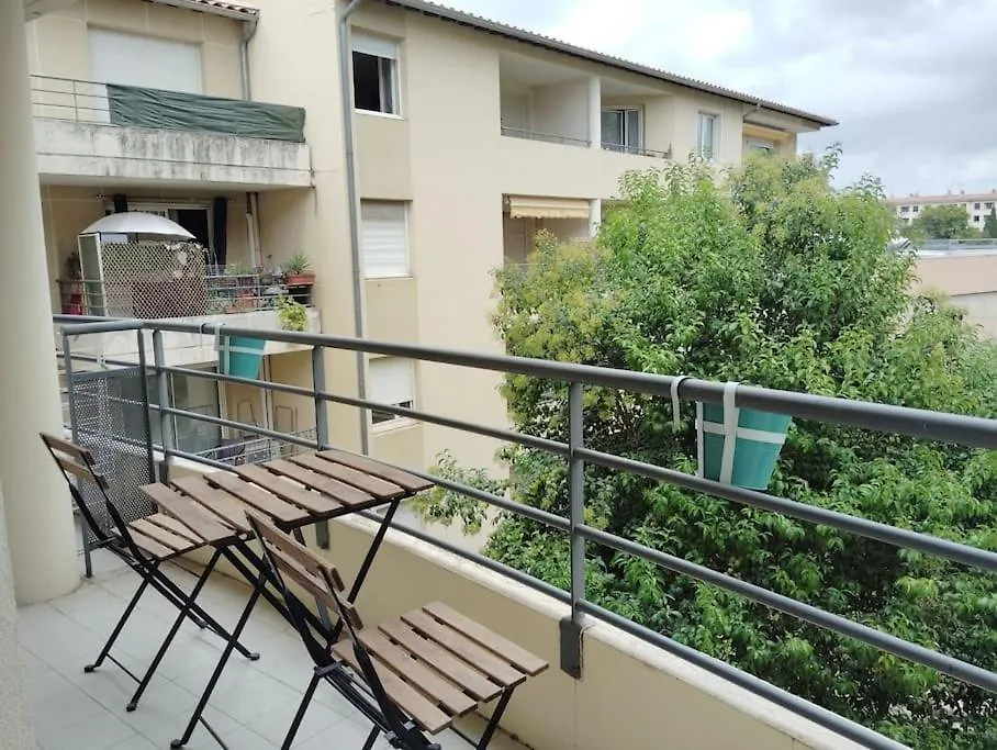 T2 Economique Et Fonctionnel Avignon Intramuros Parking Prive Apartment